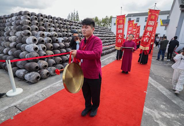 JDB电子游戏浙江嘉兴：百年酒厂开启黄酒冬酿(图8)